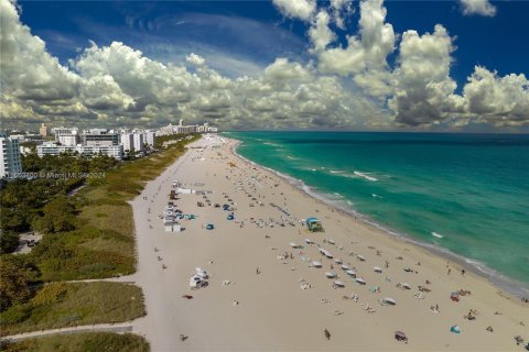 Condo in Miami Beach, Florida, 2 bedrooms  № 1348170 - photo 17