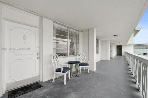 Copropriété à vendre à Miami Beach, Floride: 2 chambres, 64.47 m2 № 1348170 - photo 4