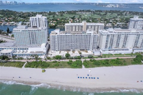 Condo in Miami Beach, Florida, 1 bedroom  № 1348166 - photo 27