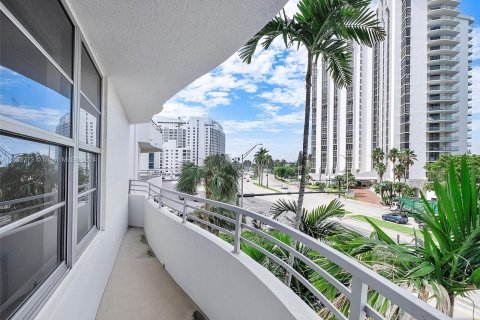 Condo in Miami Beach, Florida, 1 bedroom  № 1348166 - photo 15