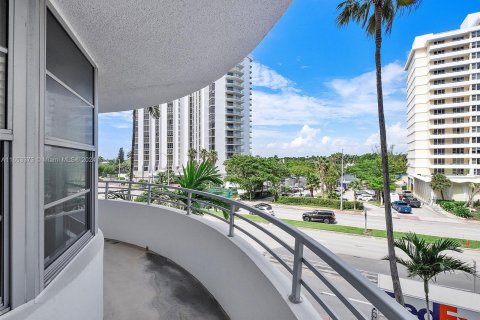 Condo in Miami Beach, Florida, 1 bedroom  № 1348166 - photo 1