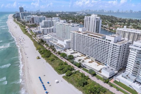 Condo in Miami Beach, Florida, 1 bedroom  № 1348166 - photo 30