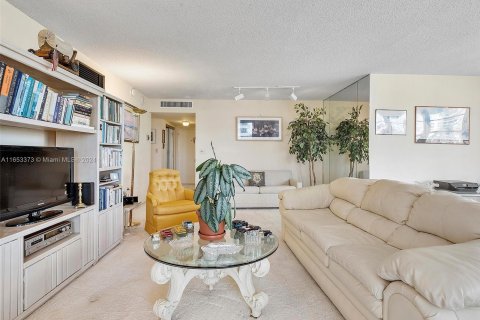 Condo in Miami Beach, Florida, 1 bedroom  № 1348166 - photo 7