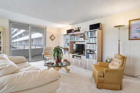 Condo in Miami Beach, Florida, 1 bedroom  № 1348166 - photo 4