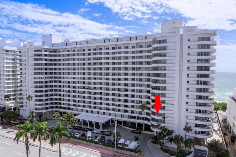 Condo in Miami Beach, Florida, 1 bedroom  № 1348166 - photo 20