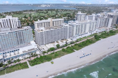 Condo in Miami Beach, Florida, 1 bedroom  № 1348166 - photo 26