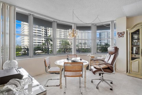 Condo in Miami Beach, Florida, 1 bedroom  № 1348166 - photo 8