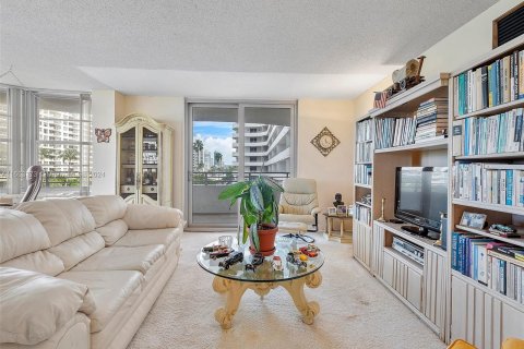 Condo in Miami Beach, Florida, 1 bedroom  № 1348166 - photo 3