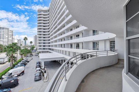 Condo in Miami Beach, Florida, 1 bedroom  № 1348166 - photo 18