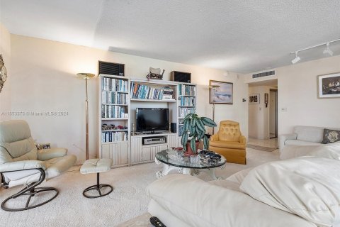 Condo in Miami Beach, Florida, 1 bedroom  № 1348166 - photo 6