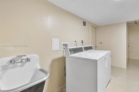 Condo in Miami Beach, Florida, 1 bedroom  № 1348166 - photo 19