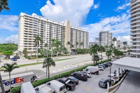 Condo in Miami Beach, Florida, 1 bedroom  № 1348166 - photo 14