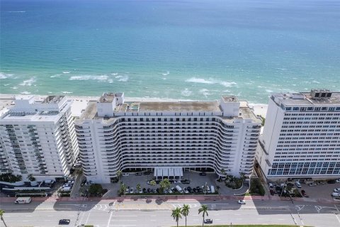 Condo in Miami Beach, Florida, 1 bedroom  № 1348166 - photo 23