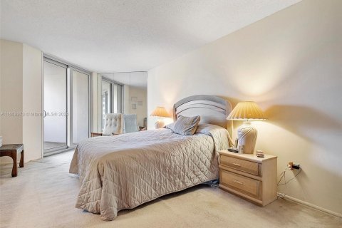 Condo in Miami Beach, Florida, 1 bedroom  № 1348166 - photo 11