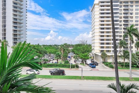 Condo in Miami Beach, Florida, 1 bedroom  № 1348166 - photo 16