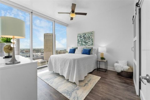 Condo in Tampa, Florida, 1 bedroom  № 1353024 - photo 11