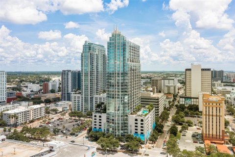 Condo in Tampa, Florida, 1 bedroom  № 1353024 - photo 1