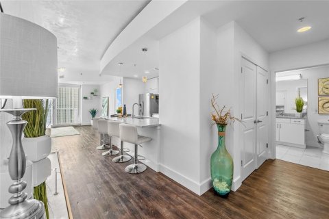 Condo in Tampa, Florida, 1 bedroom  № 1353024 - photo 2