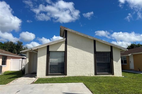 House in Tampa, Florida 3 bedrooms, 107.58 sq.m. № 1352992 - photo 3