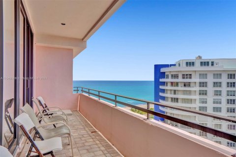 Copropriété à vendre à Miami Beach, Floride: 3 chambres, 141.21 m2 № 140469 - photo 10