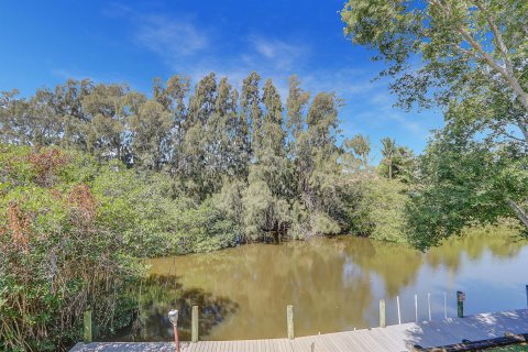 Condo in Stuart, Florida, 5 bedrooms  № 1141215 - photo 5