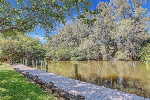 Condo in Stuart, Florida, 5 bedrooms  № 1141215 - photo 2