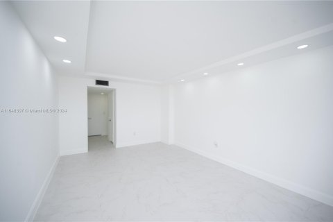 Condominio en venta en Aventura, Florida, 1 dormitorio, 99.03 m2 № 1330820 - foto 13