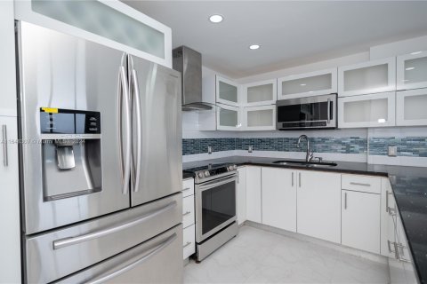 Condo in Aventura, Florida, 1 bedroom  № 1330820 - photo 20