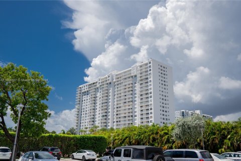 Copropriété à vendre à Aventura, Floride: 1 chambre, 99.03 m2 № 1330820 - photo 2