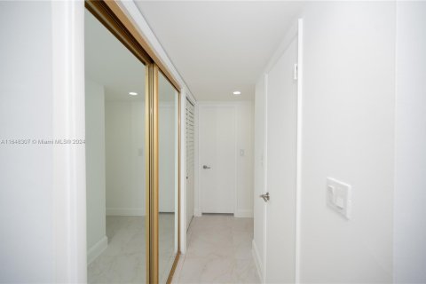 Condominio en venta en Aventura, Florida, 1 dormitorio, 99.03 m2 № 1330820 - foto 14