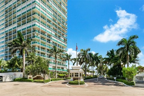 Condo in Fort Lauderdale, Florida, 2 bedrooms  № 1427432 - photo 27