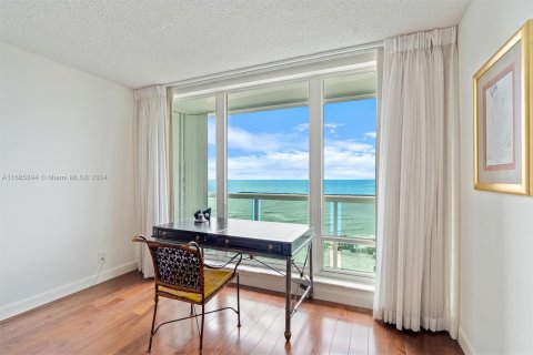 Condo in Fort Lauderdale, Florida, 2 bedrooms  № 1427432 - photo 19