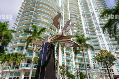 Condominio en venta en Fort Lauderdale, Florida, 1 dormitorio, 76.18 m2 № 1427431 - foto 1