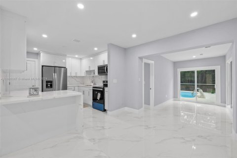 Villa ou maison à vendre à Pembroke Pines, Floride: 4 chambres, 153.1 m2 № 1423691 - photo 13