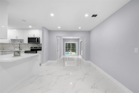 Villa ou maison à vendre à Pembroke Pines, Floride: 4 chambres, 153.1 m2 № 1423691 - photo 12