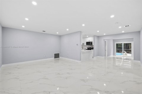 Villa ou maison à vendre à Pembroke Pines, Floride: 4 chambres, 153.1 m2 № 1423691 - photo 7