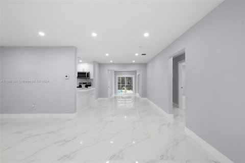 Villa ou maison à vendre à Pembroke Pines, Floride: 4 chambres, 153.1 m2 № 1423691 - photo 8