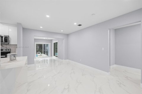 Villa ou maison à vendre à Pembroke Pines, Floride: 4 chambres, 153.1 m2 № 1423691 - photo 11