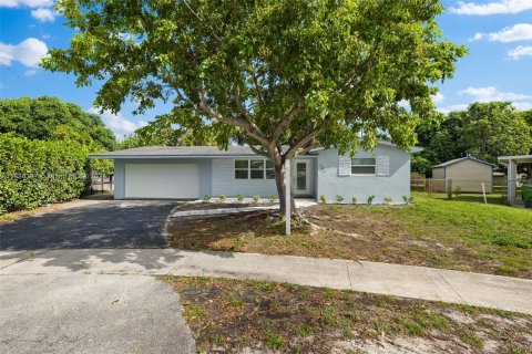 Villa ou maison à vendre à Pembroke Pines, Floride: 4 chambres, 153.1 m2 № 1423691 - photo 1