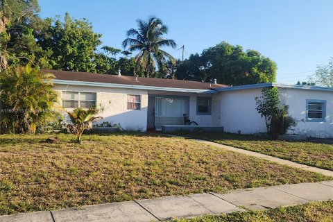 House in Lauderhill, Florida 3 bedrooms, 140.84 sq.m. № 1216593 - photo 3