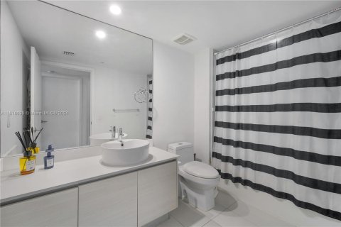 Condominio en venta en Miami, Florida, 3 dormitorios, 133.59 m2 № 1151260 - foto 15