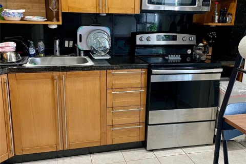 Condo in Pompano Beach, Florida, 1 bedroom  № 1104612 - photo 14