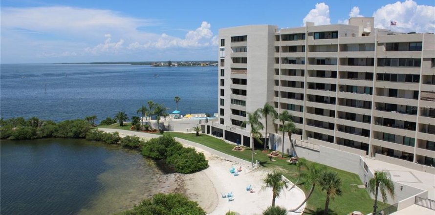 Condominio en Hudson, Florida, 1 dormitorio  № 1286122