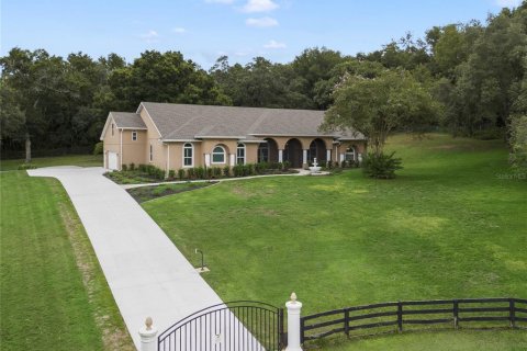 House in Clermont, Florida 5 bedrooms, 340.58 sq.m. № 1339370 - photo 1