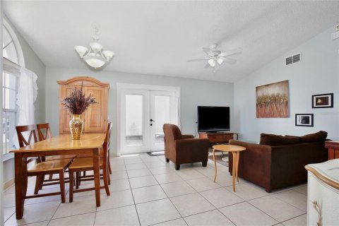 House in Kissimmee, Florida 4 bedrooms, 117.52 sq.m. № 1362081 - photo 5