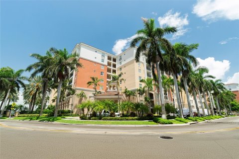 Condo in Sunny Isles Beach, Florida, 2 bedrooms  № 1295092 - photo 1