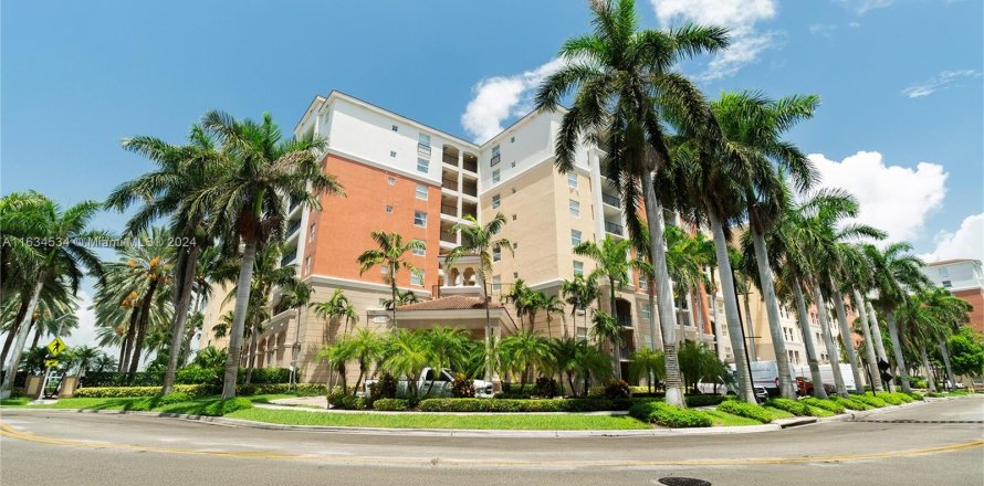 Condo in Sunny Isles Beach, Florida, 2 bedrooms  № 1295092