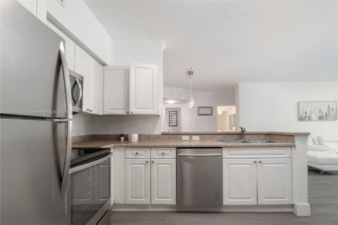 Condo in Sunny Isles Beach, Florida, 2 bedrooms  № 1295092 - photo 9