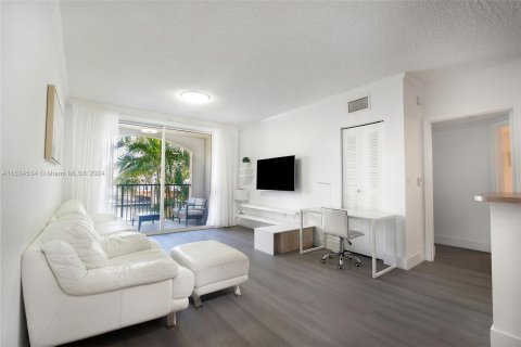 Condo in Sunny Isles Beach, Florida, 2 bedrooms  № 1295092 - photo 18