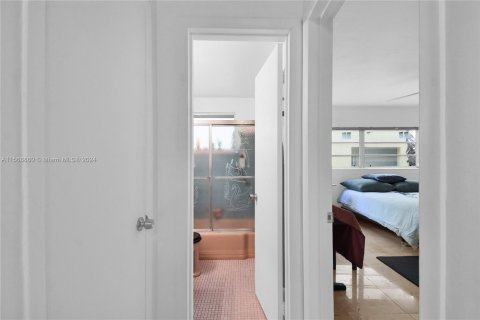 Condo in Miami Beach, Florida, 1 bedroom  № 1118446 - photo 10